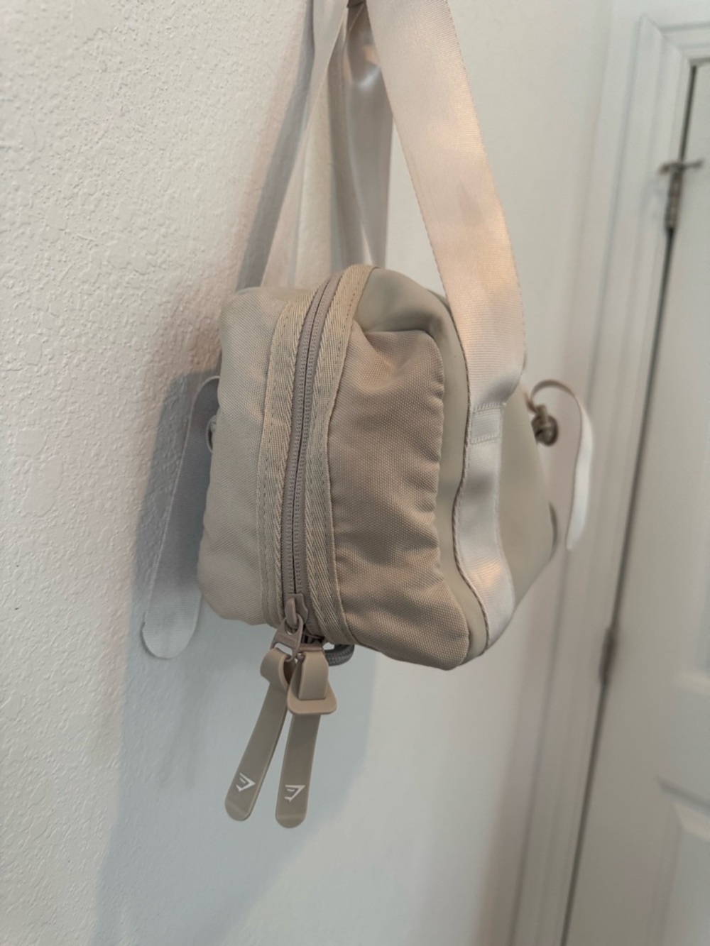 Gymshark Cream Mini Holdall - Picture 3 of 8